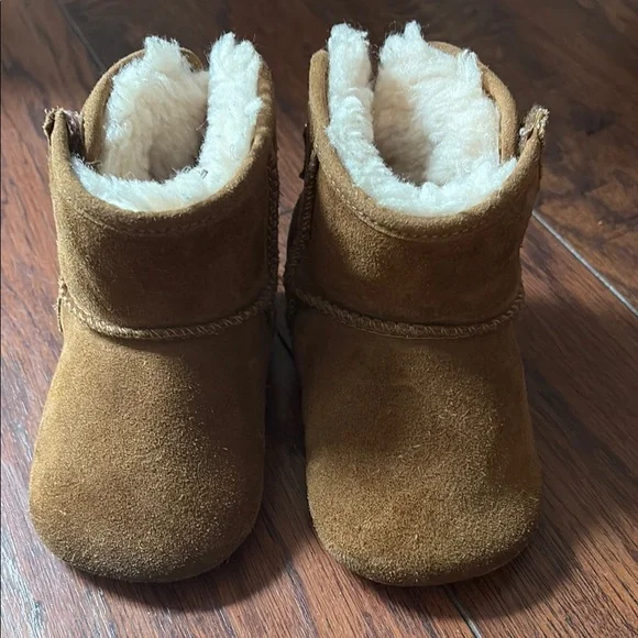 Cozy Brown Kids Uggs - Picture 3 of 4